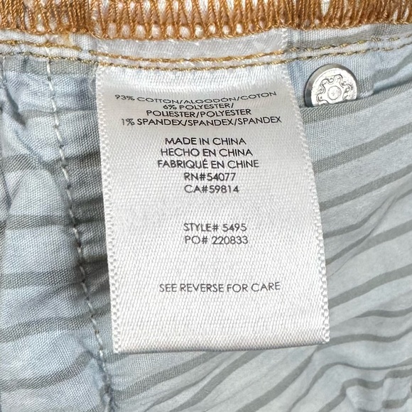 CAbi Jeans Cropped High Rise Straight Size 4 #5495 Raw Hem Distressed Boho - Picture 11 of 11